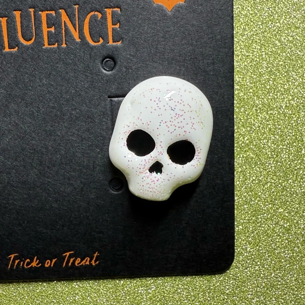 Influence White Skull Earrings - Picture 3 of 4